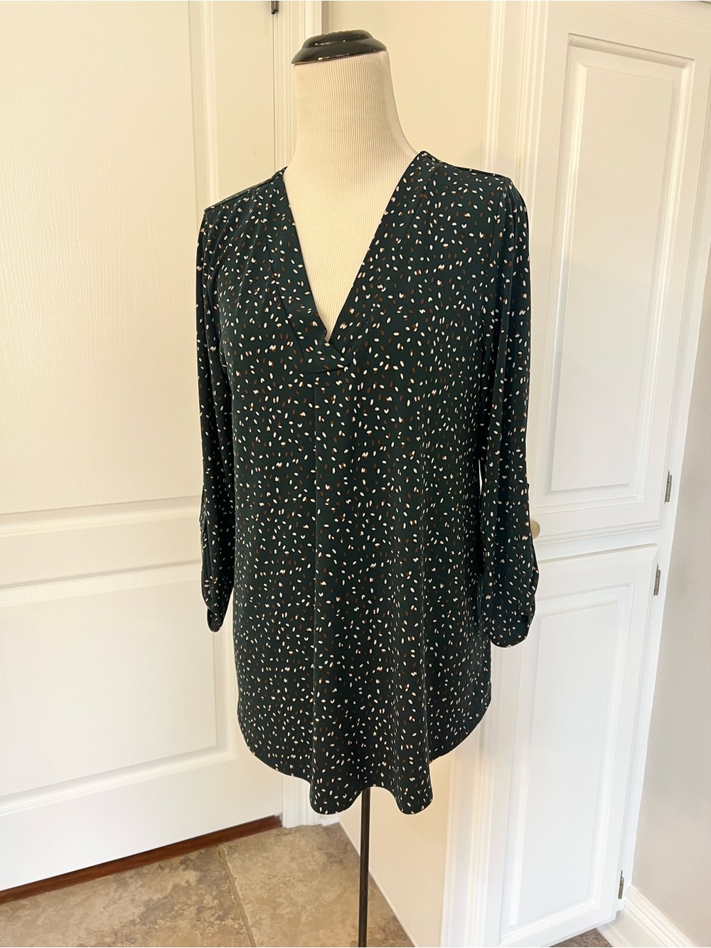 BEACON Dark Green Printed V-Neck 3/4 Sleeve Women's Top